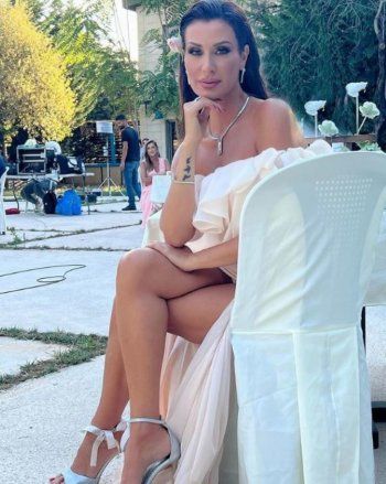 شاهد .. كاتيا كعدي تشعّ أنوثة في لقطة من كواليس مسلسل سر وقدر-بالصورة