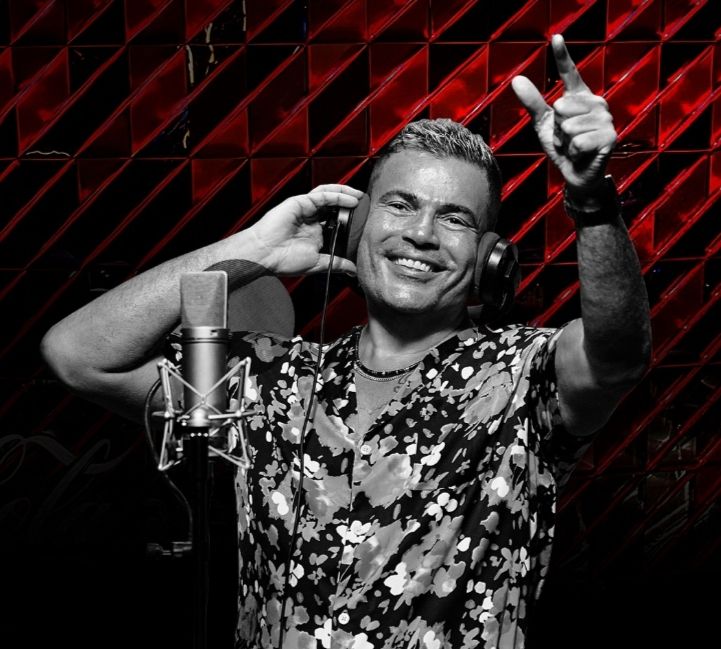 عمرو دياب يستعد لإحياء أولى حفلاته في كوكا كولا أرينا دبي