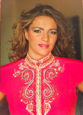 شاهد .. ملكة جمال لبنان 1987 كاتي أتاناسياديس.. هكذا أصبحت بعد مرور 36 عاماً على انتخابها - بالصور