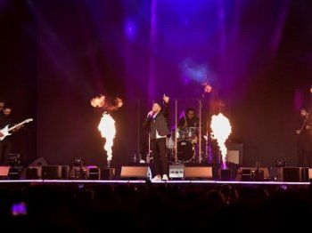 شاهد .. محمد حماقي يحيي حفلأ كامل العدد في الكويت .. ويشعل المسرح !