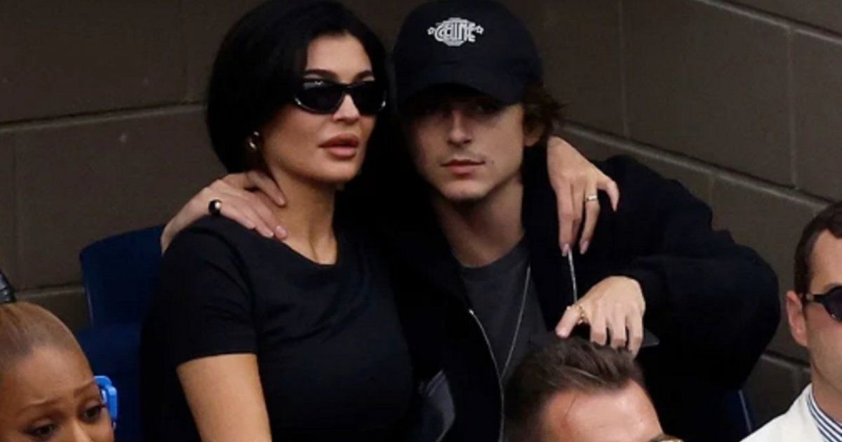 شاهد .. بالصور - إليكم خلفية هاتف كايلي جينر مع حبيبها تيموثي شالاميت