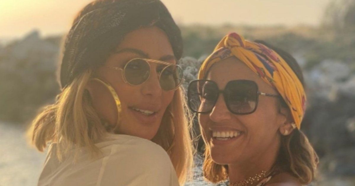 شاهد .. مايا دياب توجه رسالة مؤثرة لدينا الشربيني بعد وفاة والدتها