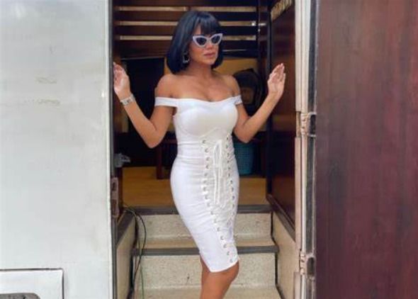 رانيا يوسف لابسه جلد حمار وحشي مالوش لجام – شاهد