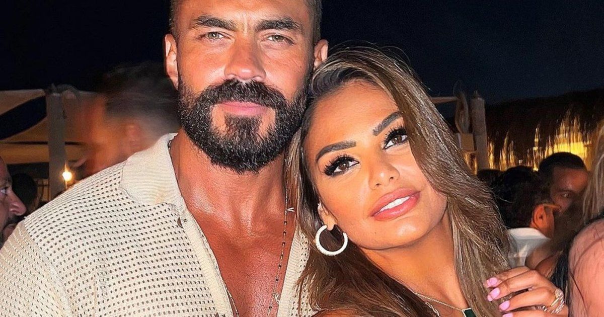 شاهد .. خالد سليم متيم بـ خيرية علي في عيد زواجهما الـ 12.. وهذه رسالته