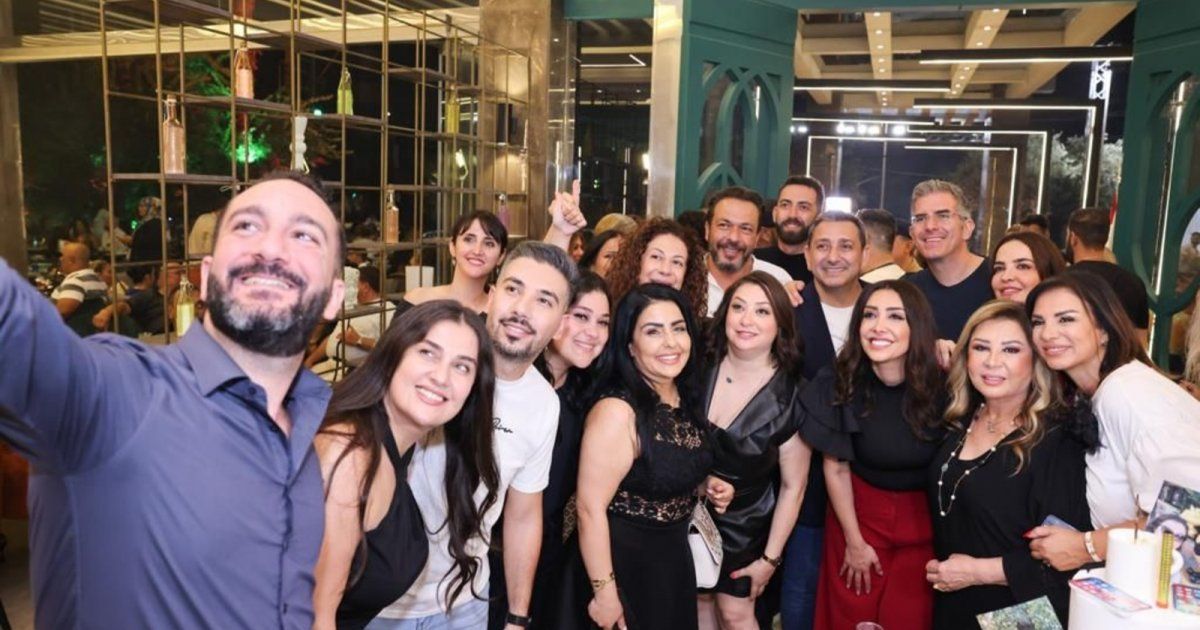 شاهد .. عصام كاريكا يغني لمايا بركات في عيدها .. بحضور وليد توفيق وسحر فوزي وكارلا بطرس وغيرهم