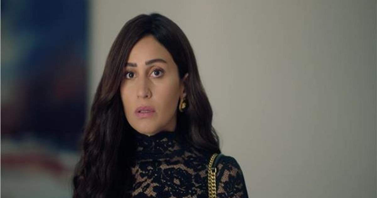 شاهد .. طلب مفاجئ من دينا الشربيني في عزاء والدتها