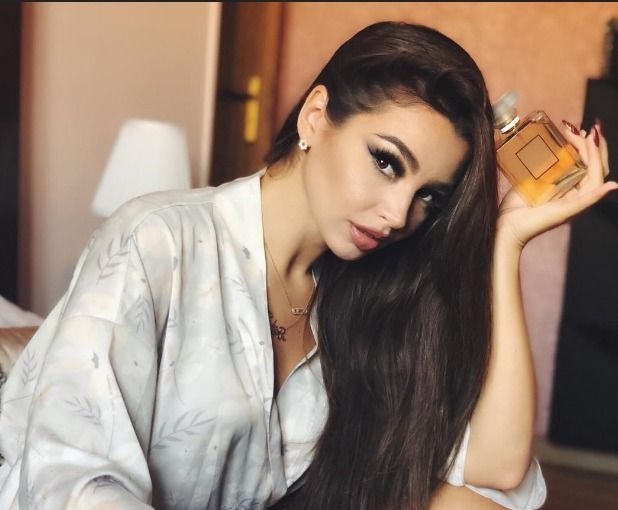 جوهرة بتمسي علي الشباب بصورة من أوضه نومها – شاهد