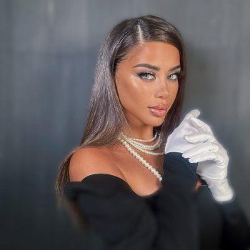 شاهد .. بالصور- مثل لؤلؤة لامعة.. يارا السكري تبرز جمالها وأنوثتها