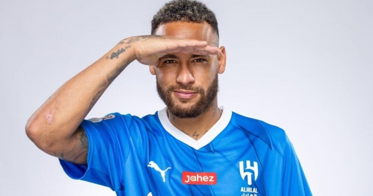 شاهد .. نيمار في الزي التقليدي السعودي.. ويؤدي الرقصة الشعبية- بالفيديو