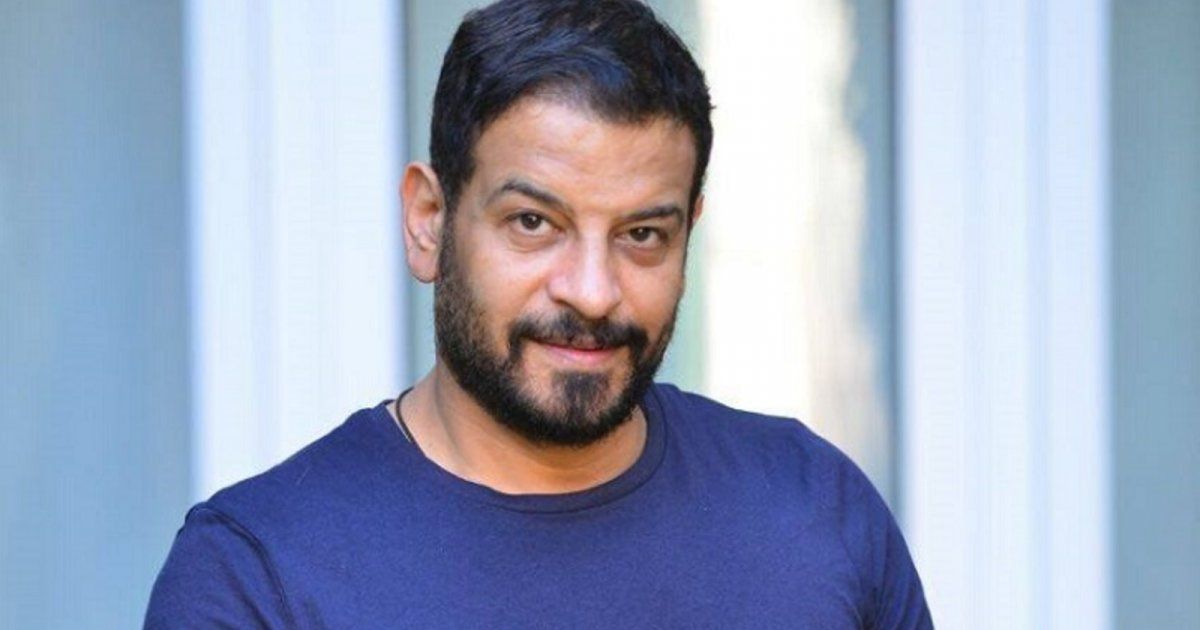 شاهد .. آخر صورة لـ أشرف مصيلحي.. يرفع علامة النصر مع إبنته مريم