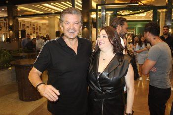 شاهد .. عصام كاريكا يغني لمايا بركات في عيدها .. بحضور وليد توفيق وسحر فوزي وكارلا بطرس وغيرهم