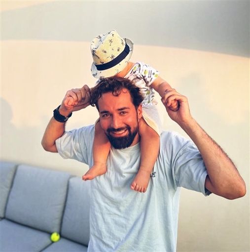 الظهور الاول لنجل الفنان احمد حاتم : شاهد