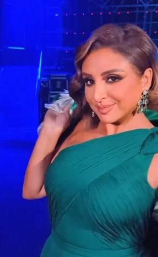 أنغام تلتف بالعلم السعودي احتفالا بالعيد الوطني