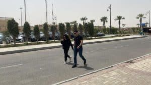 تشيع جنازة والدة دينا الشربيني إلي مثواها الأخير.. اتفرج كيف ظهرت الفنانة المصرية