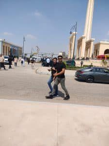 تشيع جنازة والدة دينا الشربيني إلي مثواها الأخير.. اتفرج كيف ظهرت الفنانة المصرية