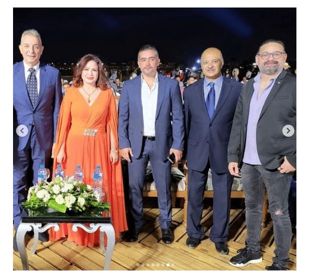 إطلالة محتشمة لـ إلهام شاهين في مهرجان الشباب بالغردقة|صور