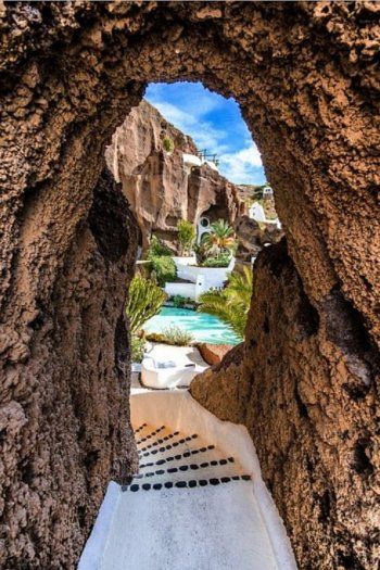 شاهد .. جولة في قصر عمر الشريف الخيالي.. خسره في لعبة قمار وتصميم من عالم آخر