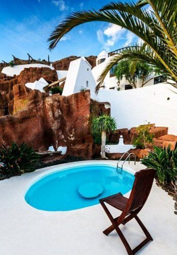 شاهد .. جولة في قصر عمر الشريف الخيالي.. خسره في لعبة قمار وتصميم من عالم آخر