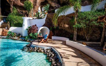 شاهد .. جولة في قصر عمر الشريف الخيالي.. خسره في لعبة قمار وتصميم من عالم آخر