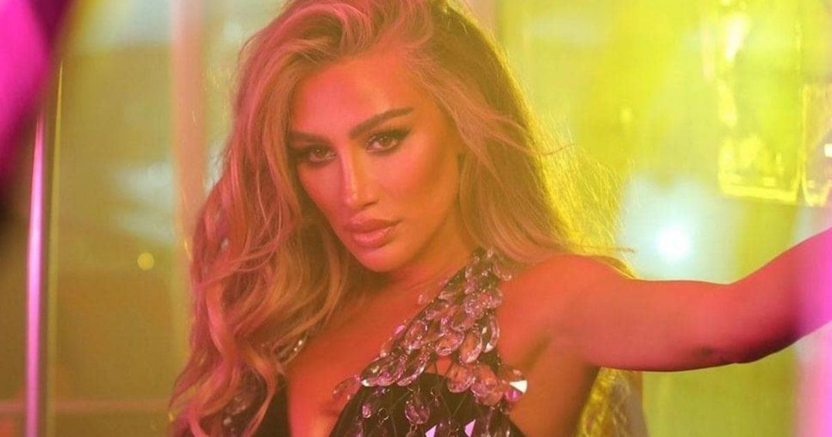 شاهد .. مايا دياب تلف شعرها بالمنشفة .. وتخرج لمتابعيها بصورتين رائعتين