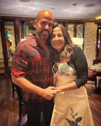 شاهد .. بالصورة- بكلمات من الحب..أبو يعايد والدته بيوم ميلادها