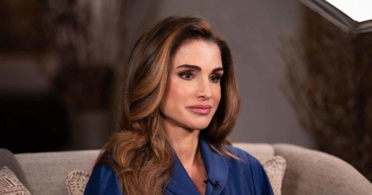 شاهد .. ابنتا الملكة رانيا بين أحضانها .. ورسالة مؤثرة وجهتها بهذه المناسبة