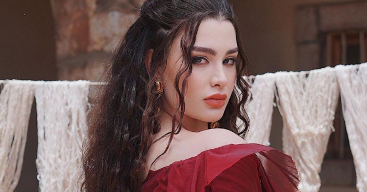 شاهد .. بالصورة- بفستان أزرق رائع..روان بن حسين تشبه نفسها بالأميرات