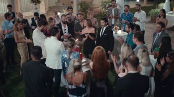 شاهد .. تغير كبير بشخصية "باسل" في "كريستال" وقبلة حميمة تجمعه بستيفاني عطالله تتصدر الترند