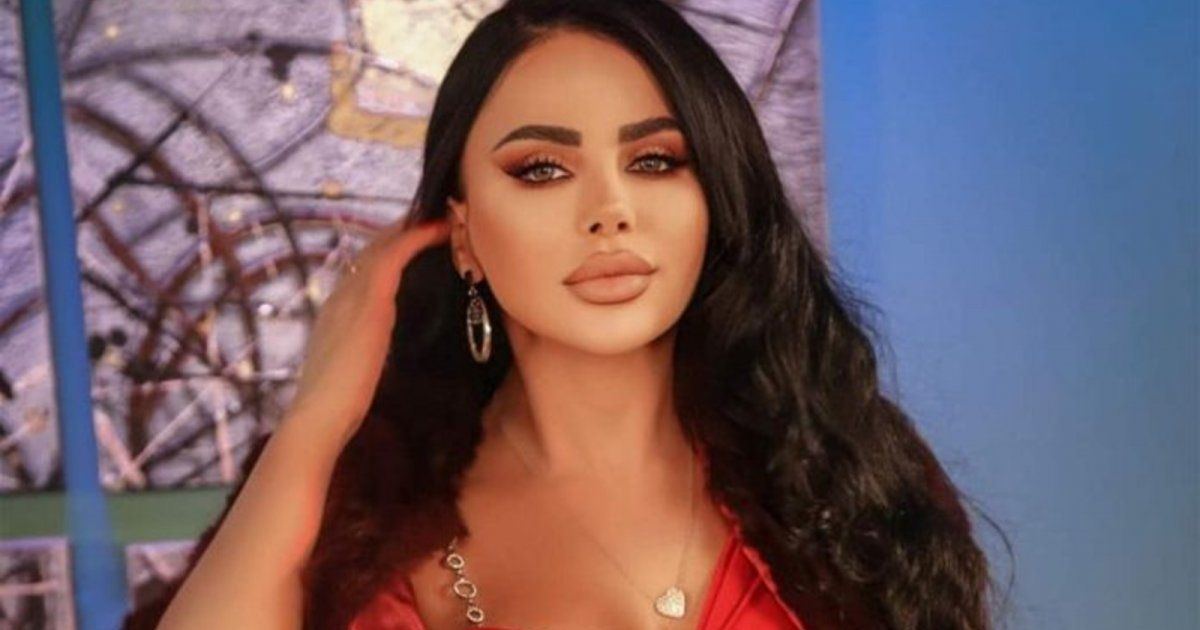 شاهد .. ليال عبود تتألق بإطلالة جريئة ومحتلفة تستعرض من خلالها جمال قوامها-بالصور