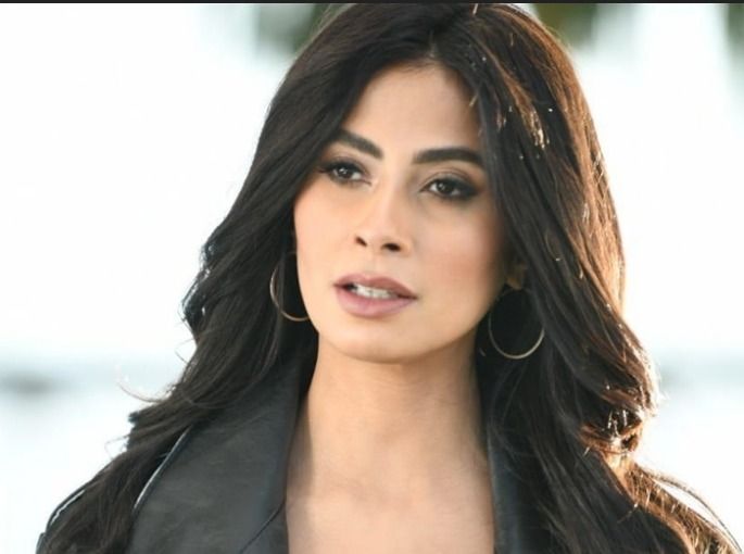 روبي دخلت مع عمرو يوسف شغل فنادق