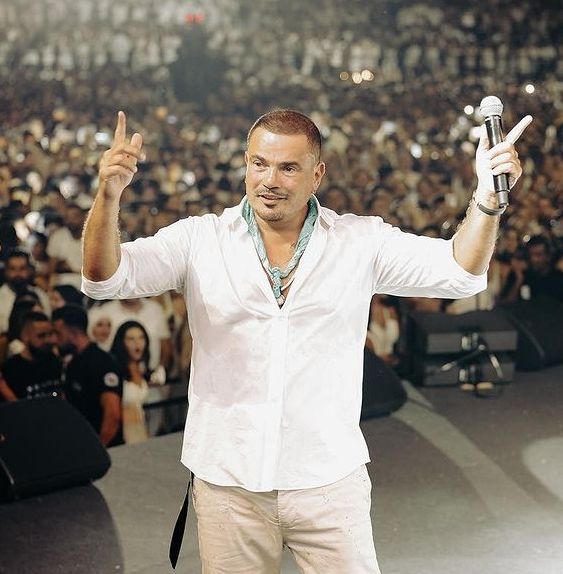 الجمعة.. عمرو دياب يحيي حفلاً غنائيا كامل العدد في الأردن