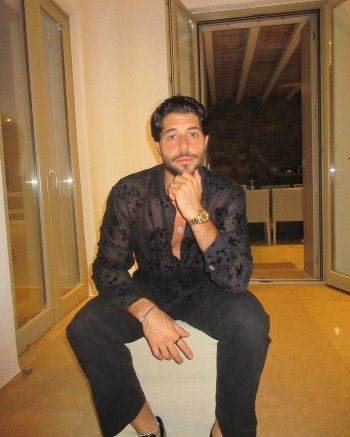 شاهد .. إبن راغب علامة بقميص شفاف وخلخال بقدمه والجمهور يعلق - بالصور