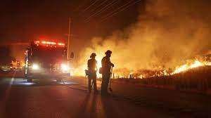 تساقط نار من السما.. شاهد اللحظات الأولى لاندلاع حريق حفل الزفاف بالعراق