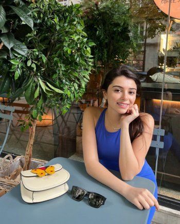 شاهد .. بالصور- بلوك رياضي..ماريتا الحلاني تستمتع بوقتها في شوارع باريس