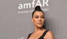 شاهد .. خالد يوسف سعيد باحتفاله بعيد ميلاده في موقع تصوير "الإسكندراني"-بالصور