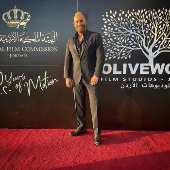 شاهد .. بالصور - بعد إثارته الجدل ببدلته الأخيرة...نيقولا معوض بإطلالة مختلفة