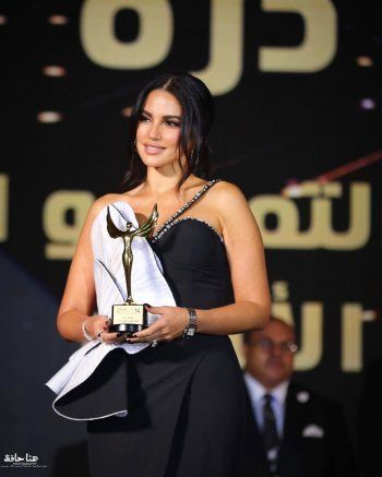 شاهد .. بالصورة - درة التونسية مكرمة في مهرجان الفضائيات العربية