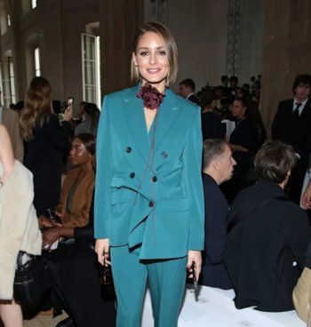 شاهد .. بالصورة - أوليفيا باليرمو تخطف القلوب ببدلة نسائية باللون الأزرق