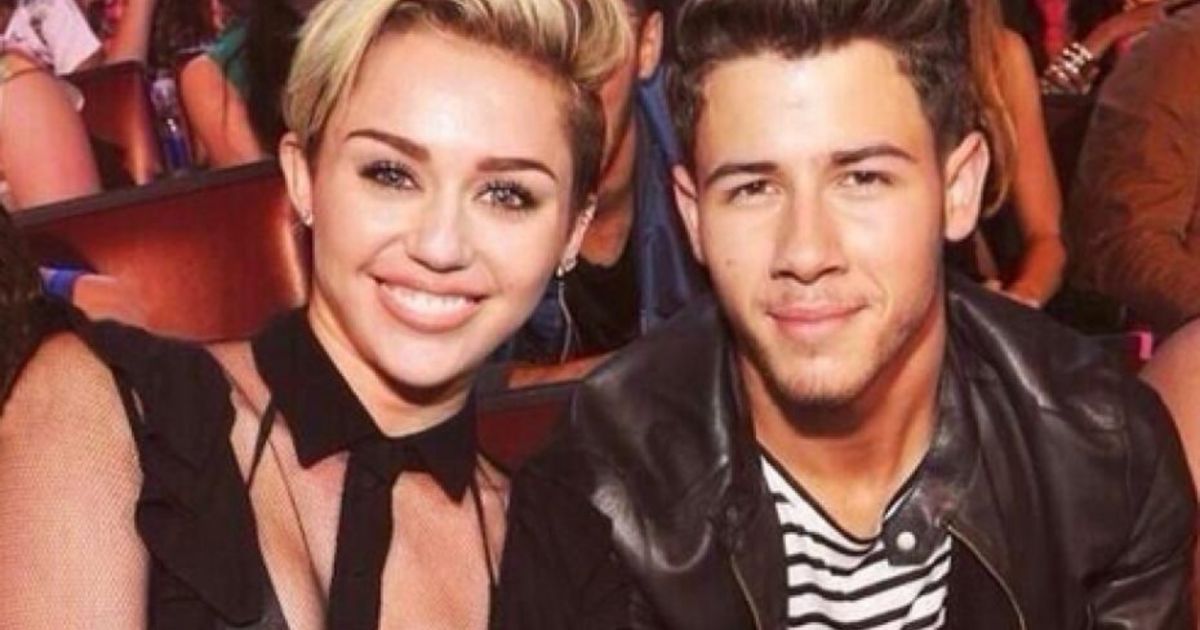 شاهد .. بالصور - مايلي سايرس تغير لون شعرها...وما علاقة نيك جوناس ؟