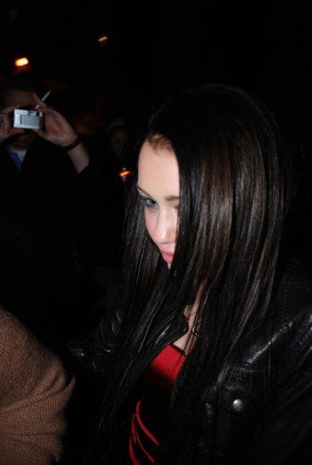 شاهد .. بالصور - مايلي سايرس تغير لون شعرها...وما علاقة نيك جوناس ؟