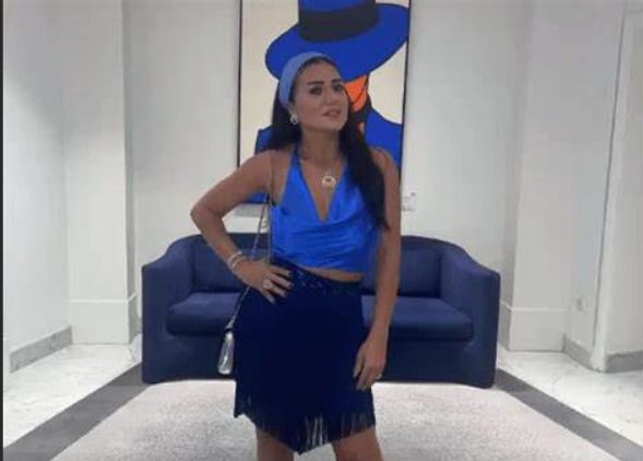 رانيا يوسف غزالة بتشرب قهوة – شاهد