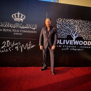 شاهد .. بالصور - بعد إثارته الجدل ببدلته الأخيرة...نيقولا معوض بإطلالة مختلفة