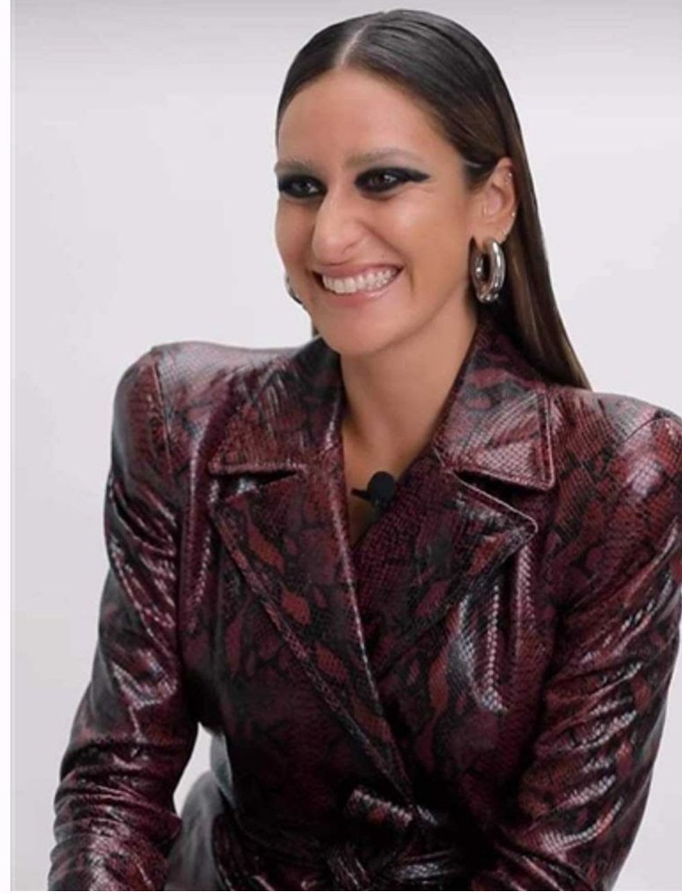 مش لايق عليكي الهبل ياأمينه