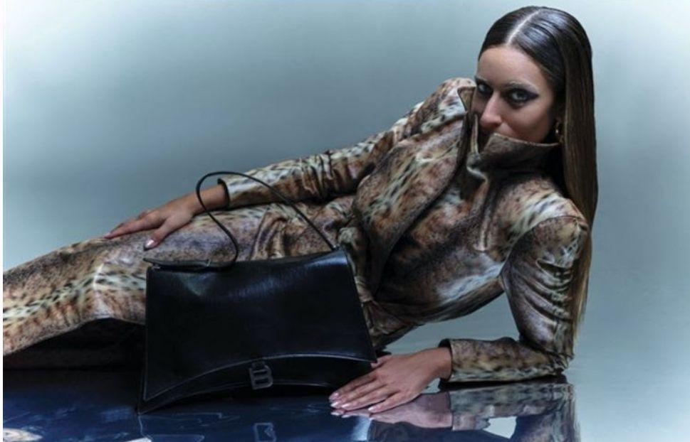 مش لايق عليكي الهبل ياأمينه