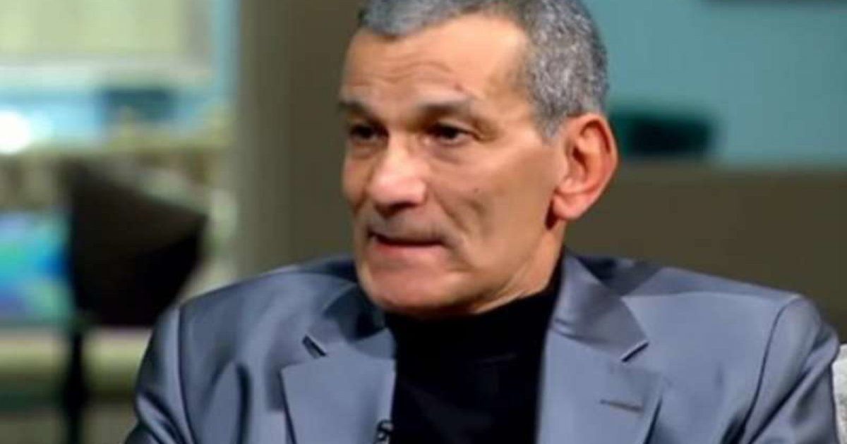 شاهد .. نقل الممثل محمد فريد إلى المستشفى .. وإبنته تدعو له