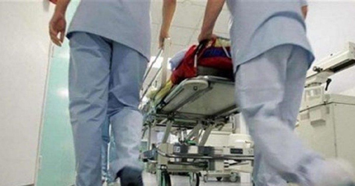 شاهد .. فنان مصري يتعرض لوعكة صحية وينقل إلى المستشفى