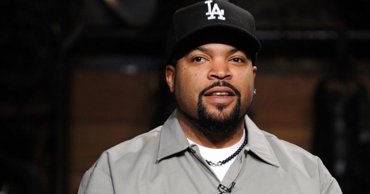 شاهد .. بالصور - الشيخ ناصر بن حمد يستقبل أيس كيوب