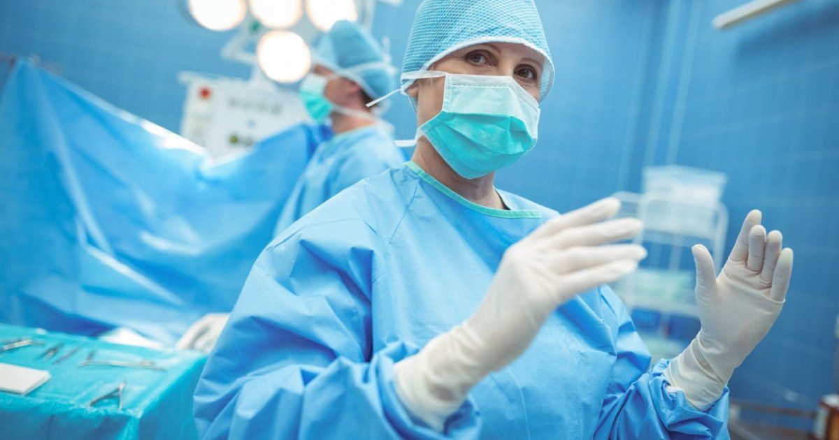 شاهد .. نجمة شهيرة توفيت بسبب عمليات التجميل