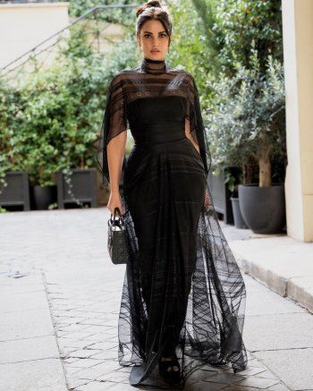 شاهد .. بالصور- بالأسود الأنيق..درة التونسية تستعرض أنوثتها وجمالها