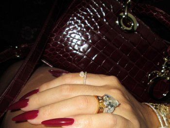 شاهد .. جورجينا رودريغز تخطف الأنظار بإطلالتها الجريئة